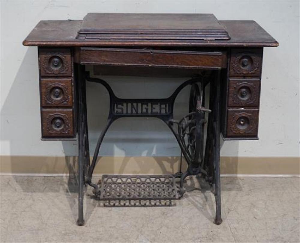 SINGER WROUGHT IRON BASE SEWING 320a29