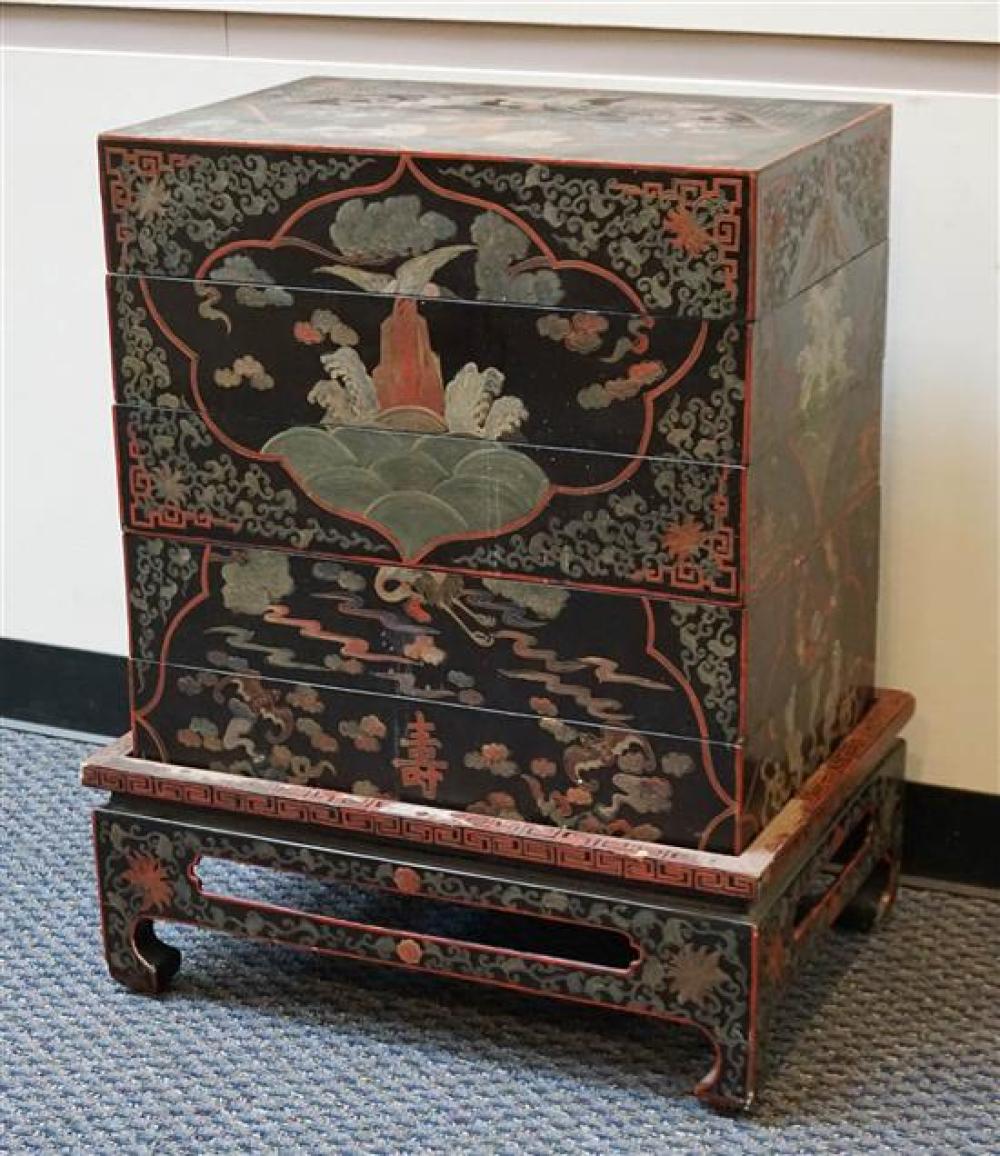 CHINESE POLYCHROME DECORATED BLACK 320a5d