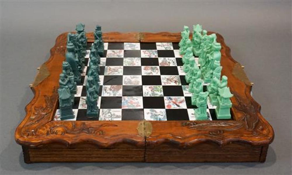 CHINESE PORCELAIN AND WOOD CHESSBOARD 320aff