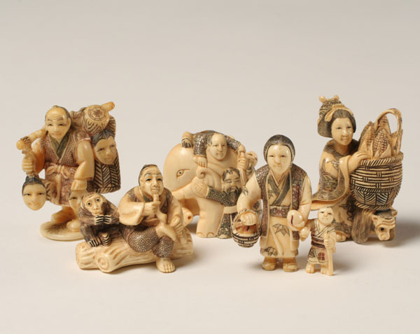 Japanese carved netsukes families  5012d