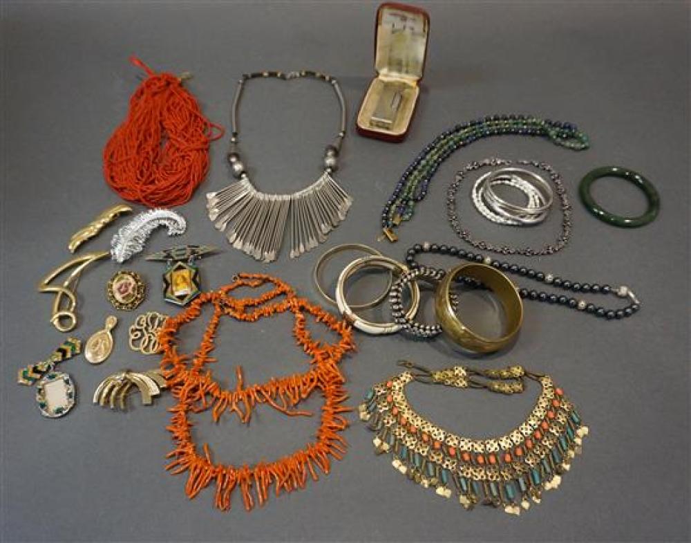 COLLECTION OF BEADED AND OTHER 320c30