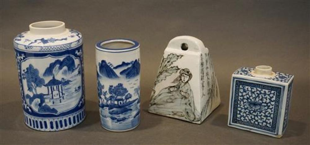 CHINESE BLUE AND WHITE PORCELAIN 320c4a