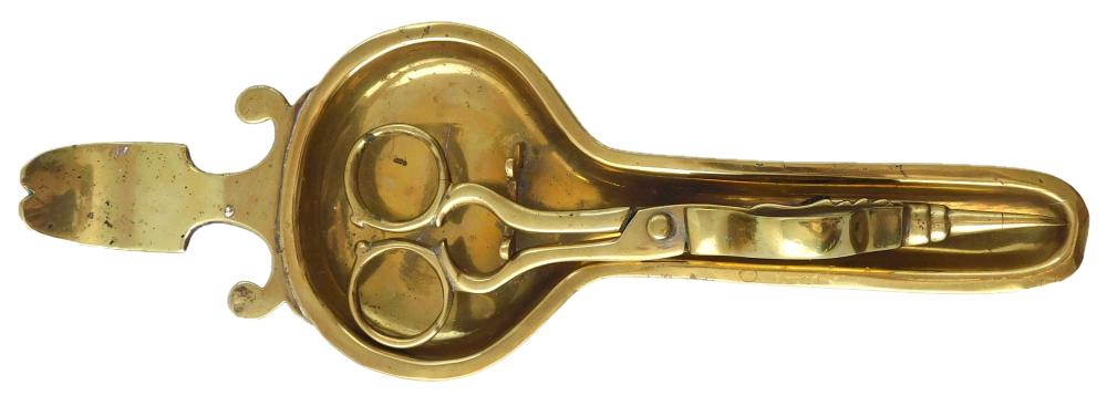 18TH C FRENCH BRASS SNUFFER WITH 31e5ef