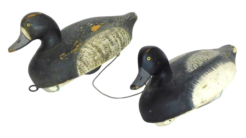 TWO SIMILAR PAINTED DUCK DECOYS  31e8ee