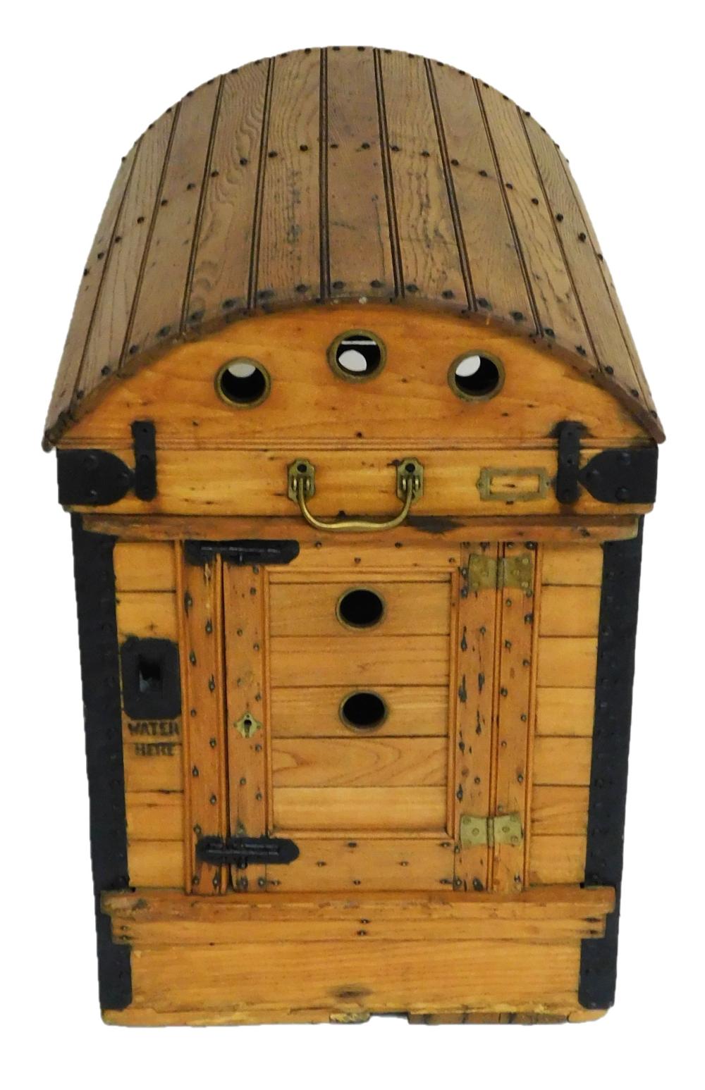 WOODEN DOME TOP DOG / ANIMAL CARRIER,