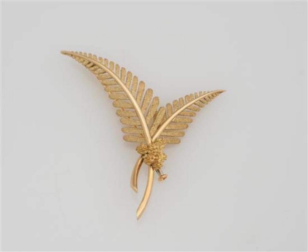 18-KARAT YELLOW-GOLD 'LEAF' BROOCH,