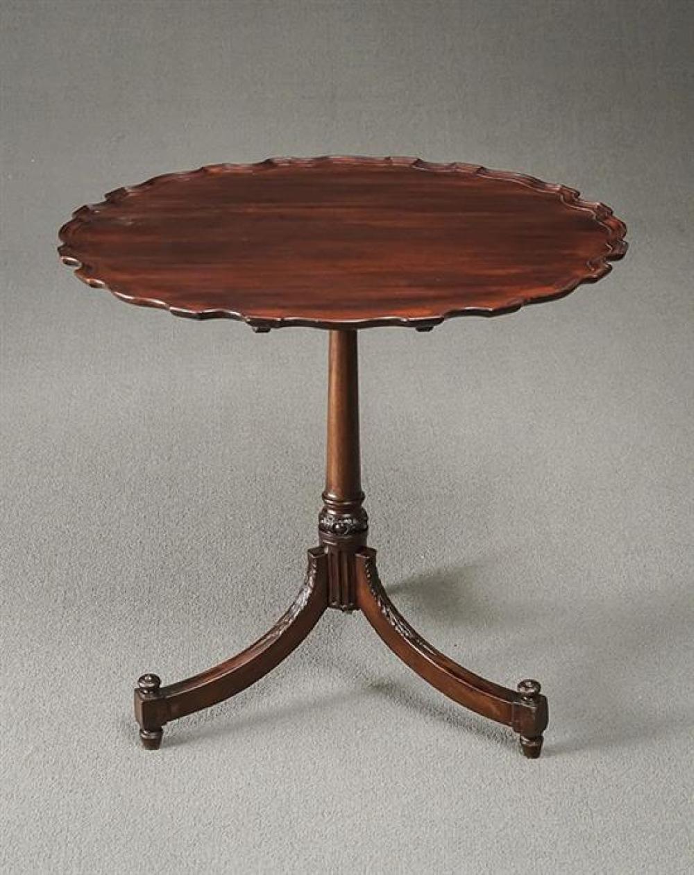 ANGLO-INDIAN MAHOGANY PIECRUST TILT-TOP