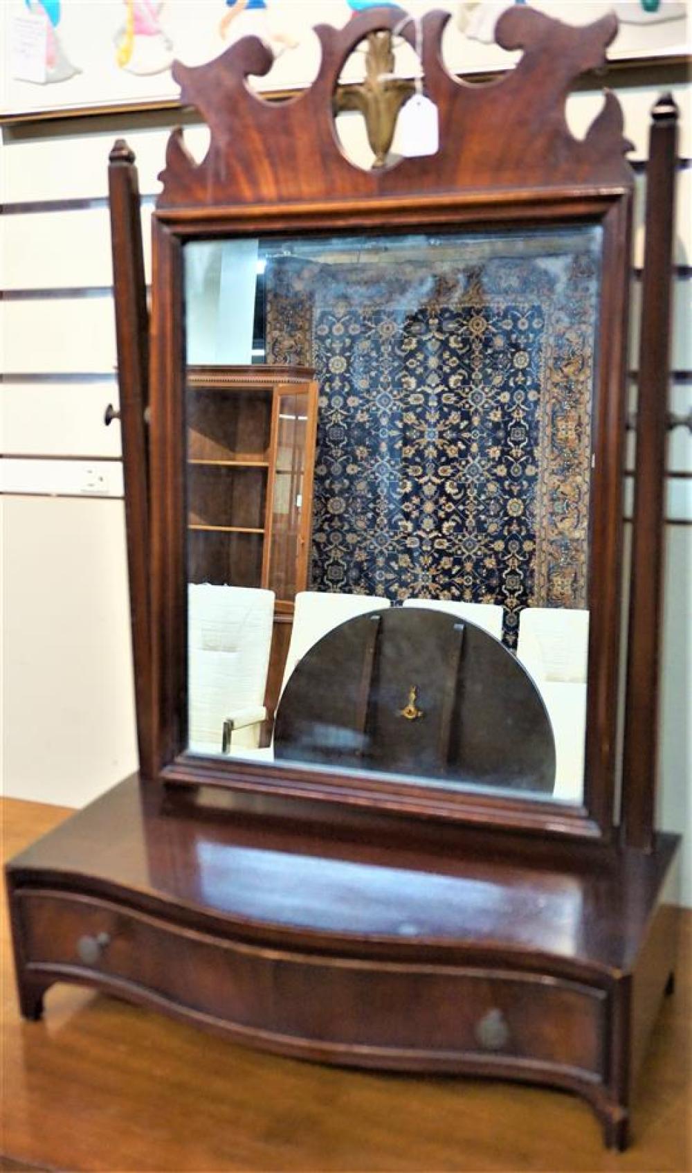 FEDERAL STYLE MAHOGANY CHEST MIRRORFederal