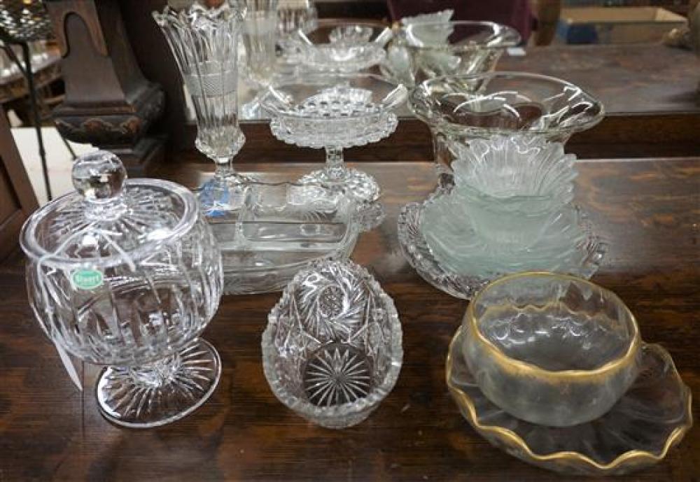 FOURTEEN ASSORTED GLASS AND CRYSTAL