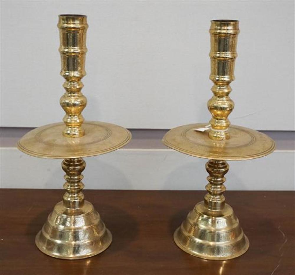 PAIR OF DUTCH STYLE BRASS CANDLESTICKSPair 31ef65