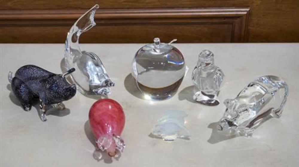BACCARAT MOLDED GLASS PIGEON AND