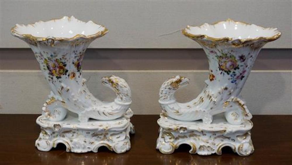 PAIR OF OLD PARIS STYLE PORCELAIN 31efd1