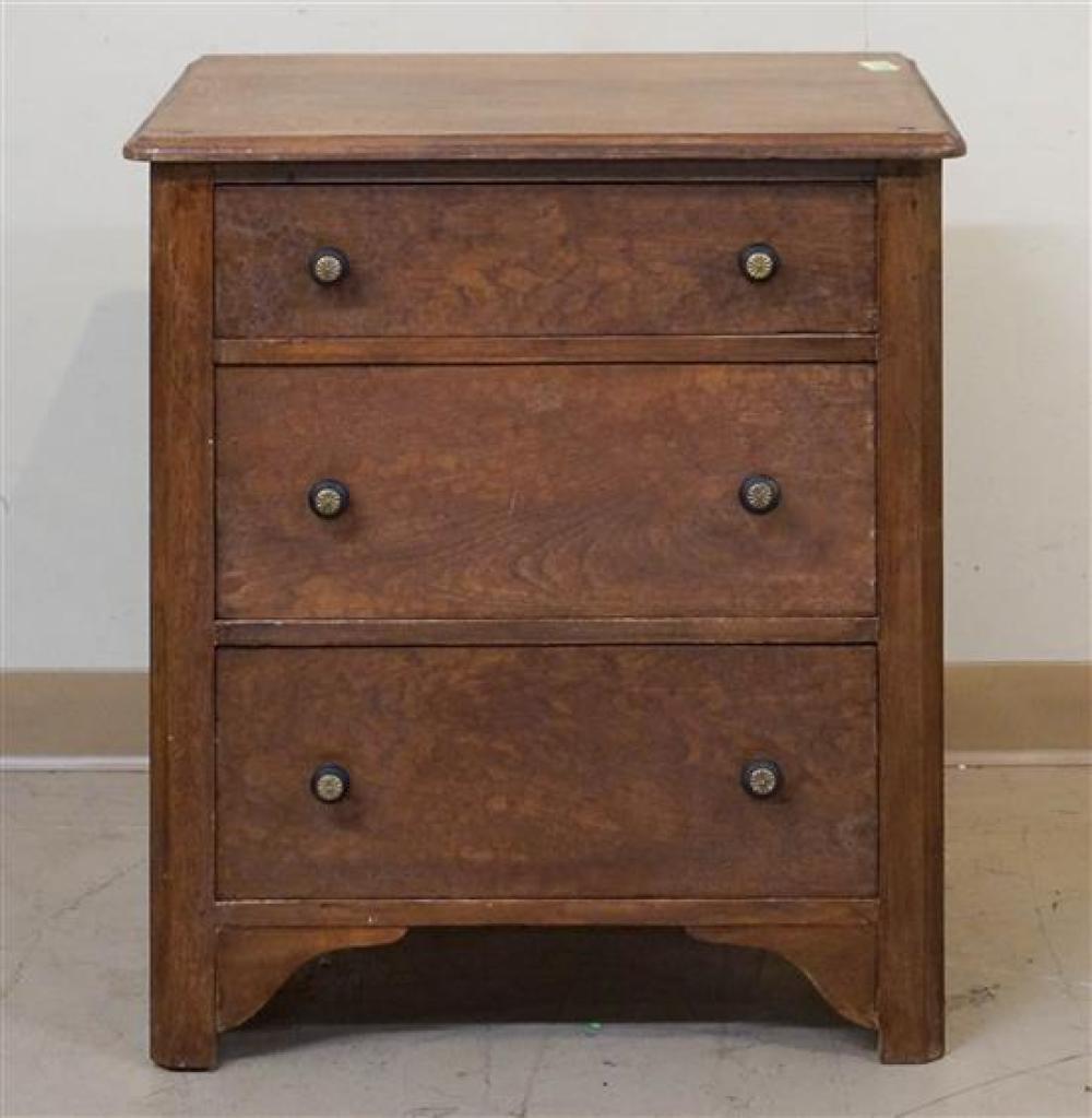 VICTORIAN WALNUT THREE DRAWER CHESTVictorian 31f012