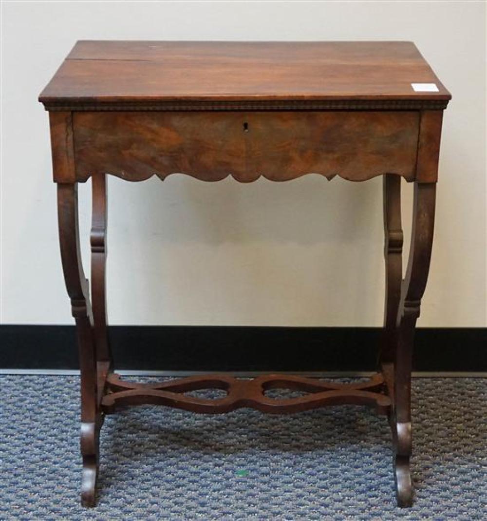 VICTORIAN MAHOGANY SEWING TABLEVictorian 31f091