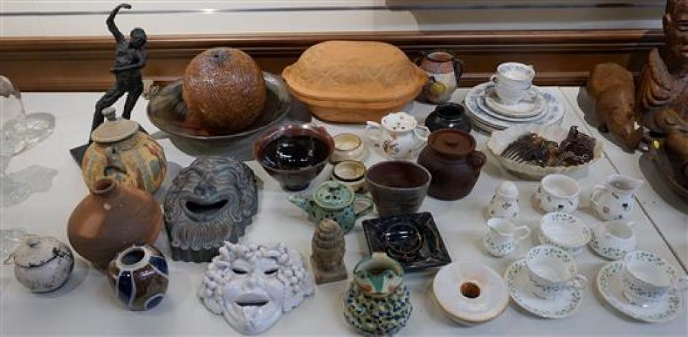 GROUP OF PORCELAIN POTTERY AND 31f0fc