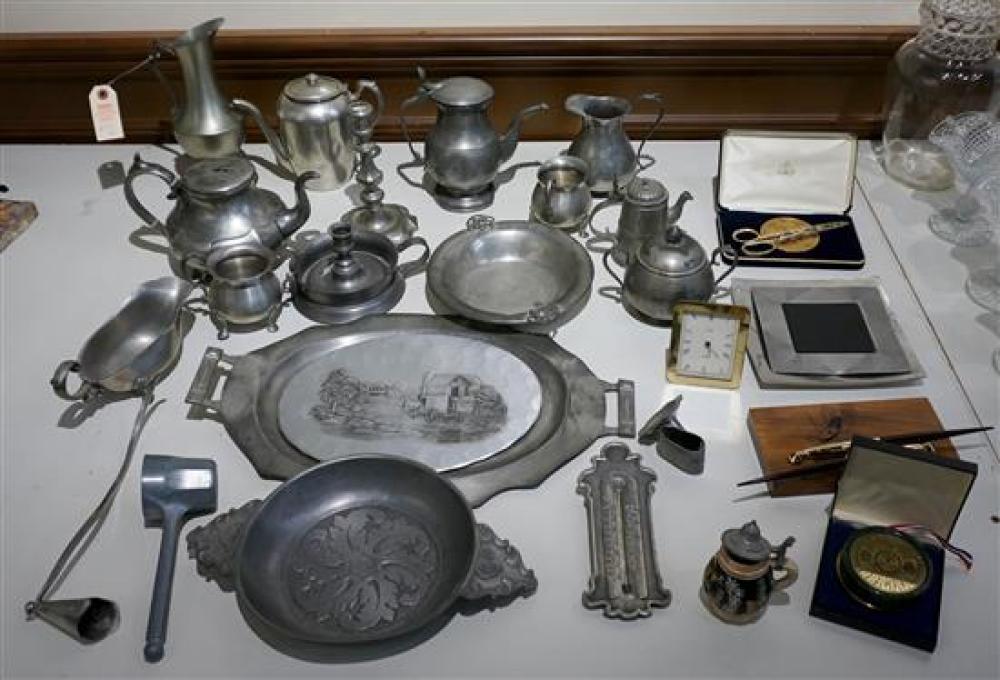 GROUP OF MOSTLY PEWTER TABLE ARTICLESGroup 31f0fd