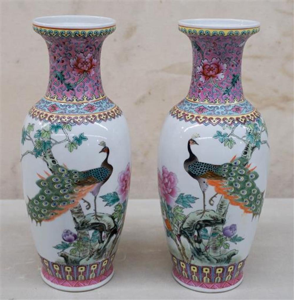 PAIR OF CHINESE FAMILLE ROSE  31f112