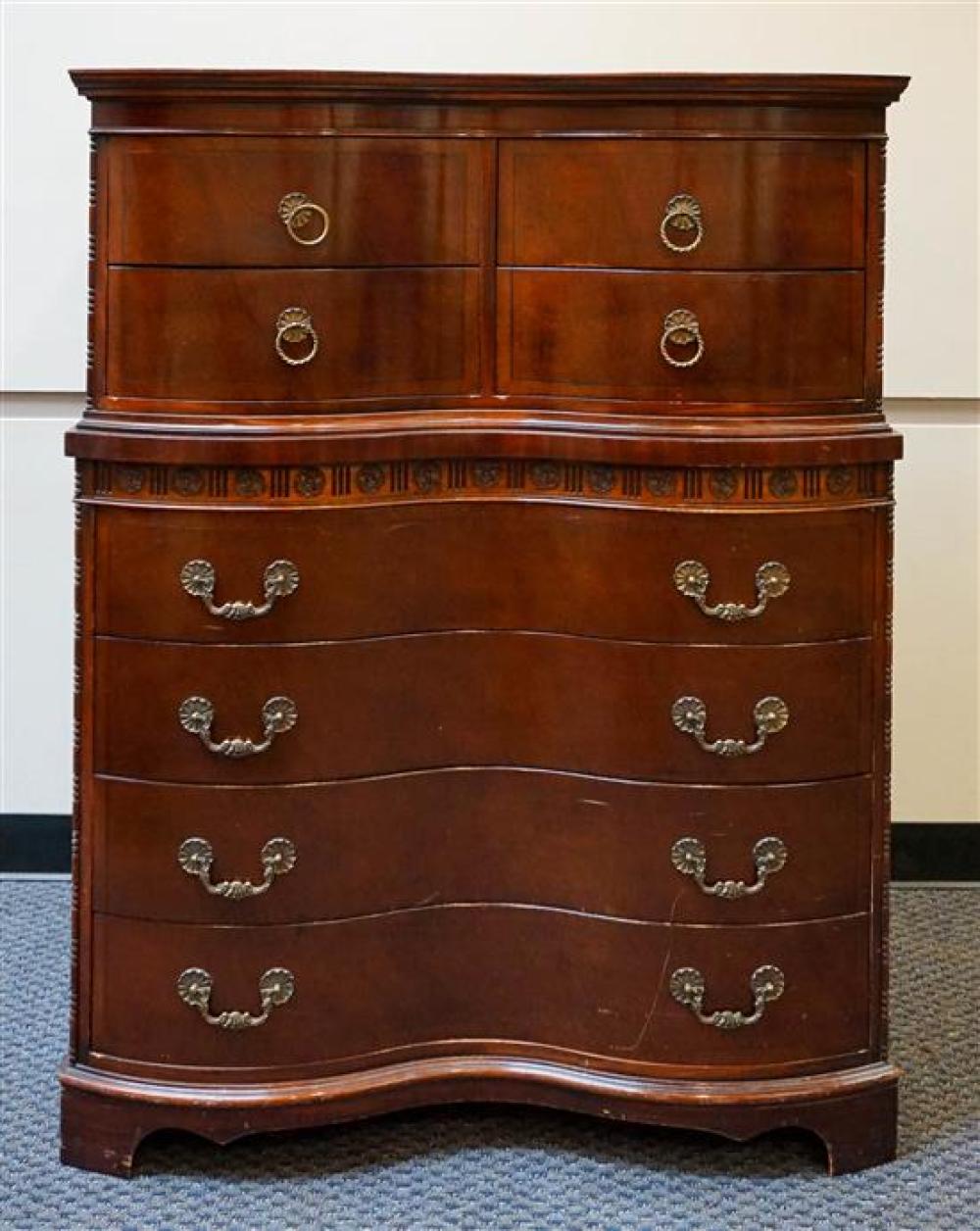 CHIPPENDALE STYLE MAHOGANY SERPENTINE FRONT 31f17e