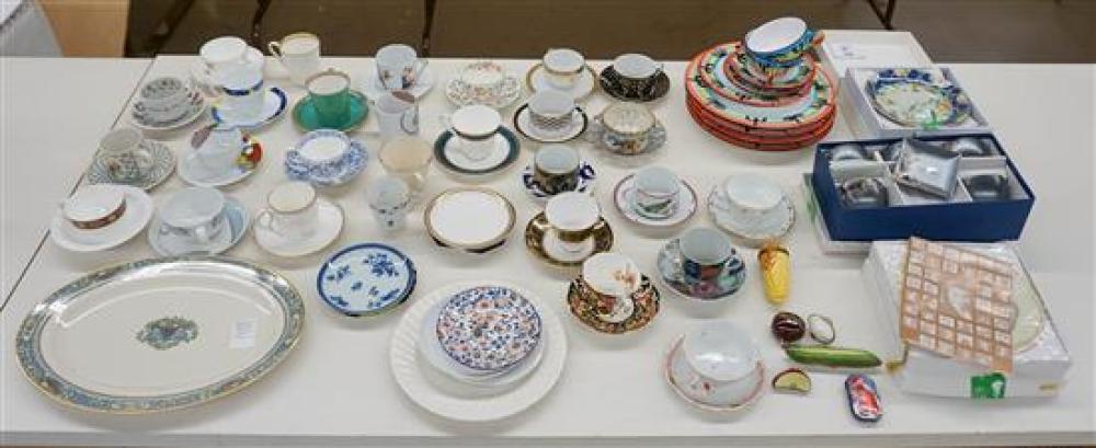 GROUP OF PORCELAIN TEA CUPS AND 31f1e7