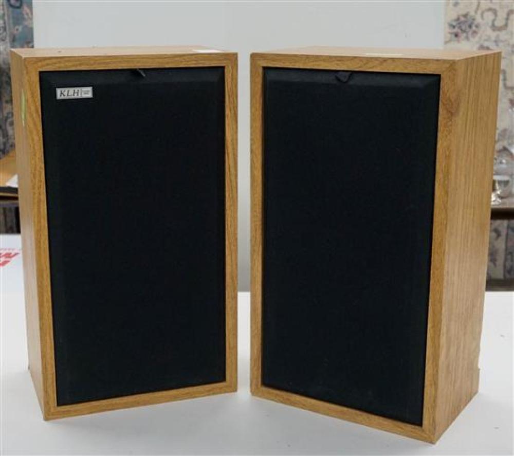 PAIR OF KLH SPEAKERSPair of KLH