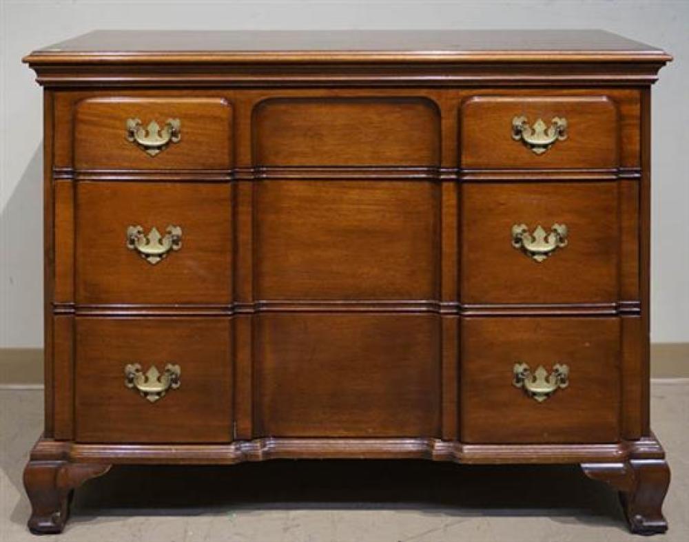 CHIPPENDALE STYLE MAHOGANY BLOCK-FRONT