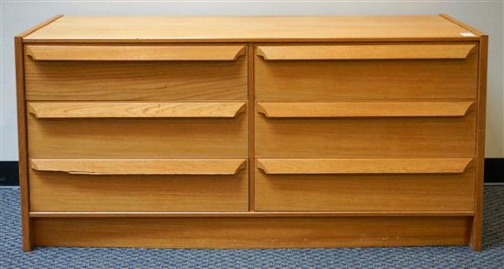 FINNISH MODERN TEAK DOUBLE DRESSERFinnish 31f301