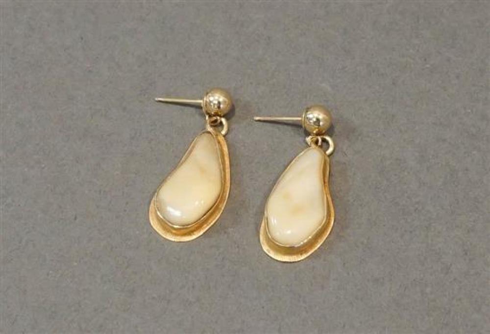 PAIR OF 14-KARAT YELLOW-GOLD CORAL