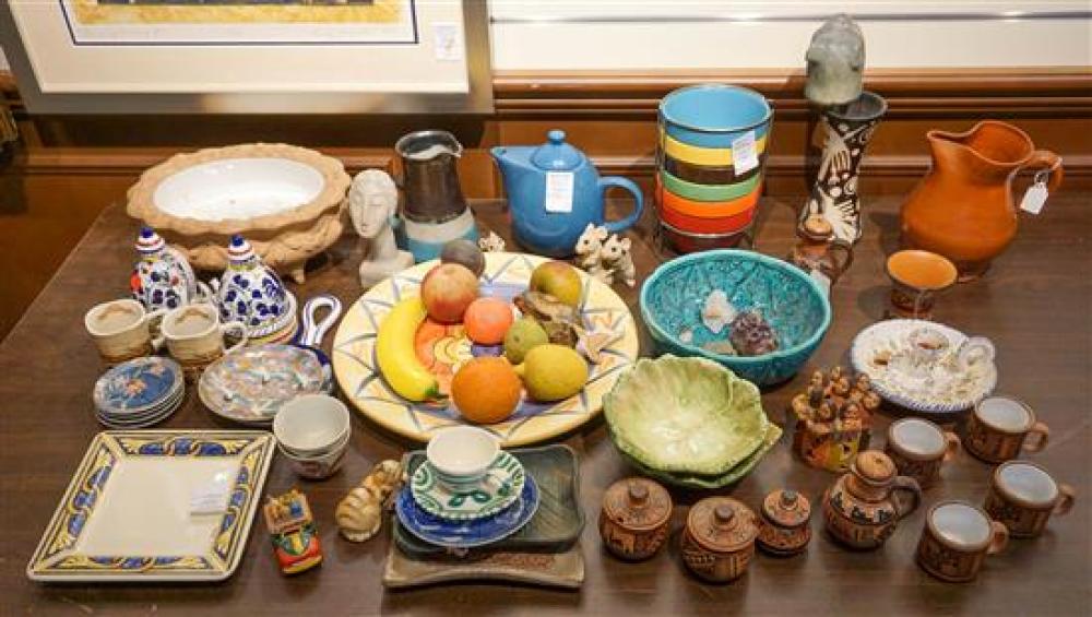 GROUP OF ASSORTED POTTERY AND CERAMIC 31f4e0