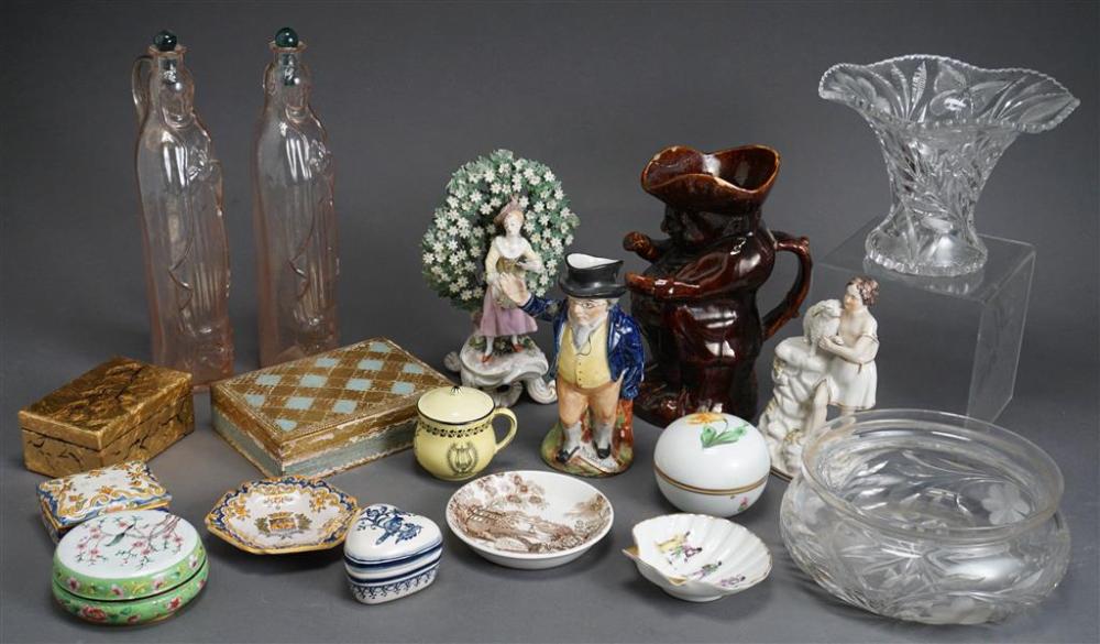 GROUP WITH MOSTLY EUROPEAN PORCELAIN 321c82