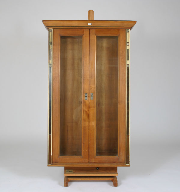 Hanging wall display cabinet with