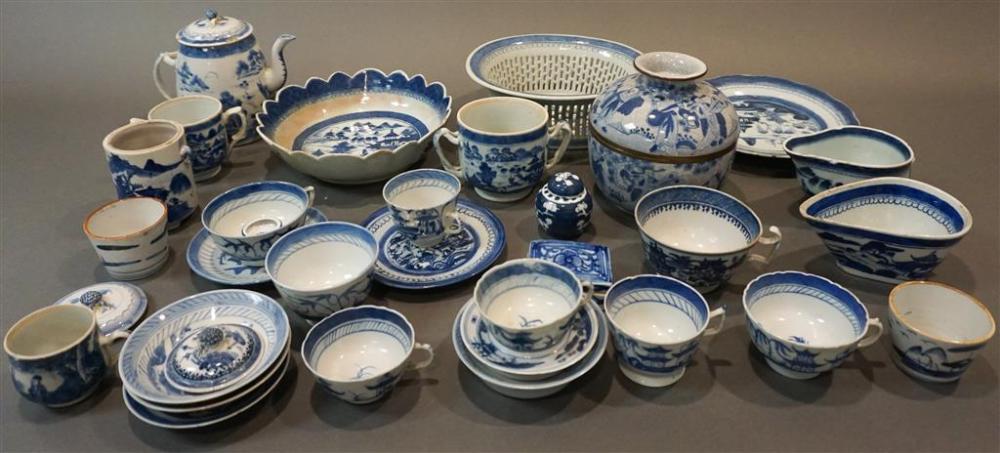 COLLECTION OF CHINESE BLUE AND 321c88