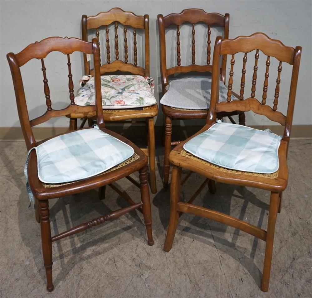 SET WITH FOUR VICTORIAN PINE CANE 321d01