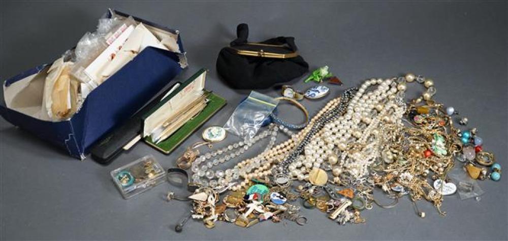 COLLECTION OF COSTUME JEWELRY AND