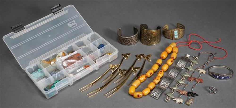COLLECTION WITH ASSORTED JEWELRY 321e15