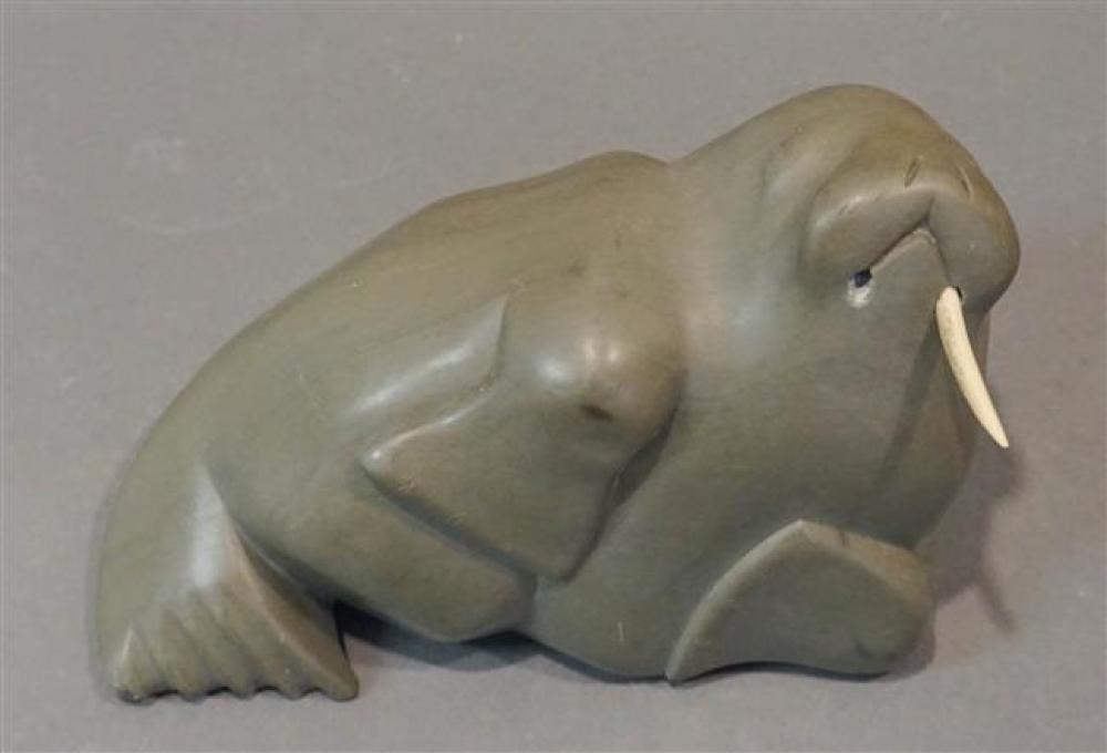 INUIT CARVED STONE WALRUS ONE 321e34