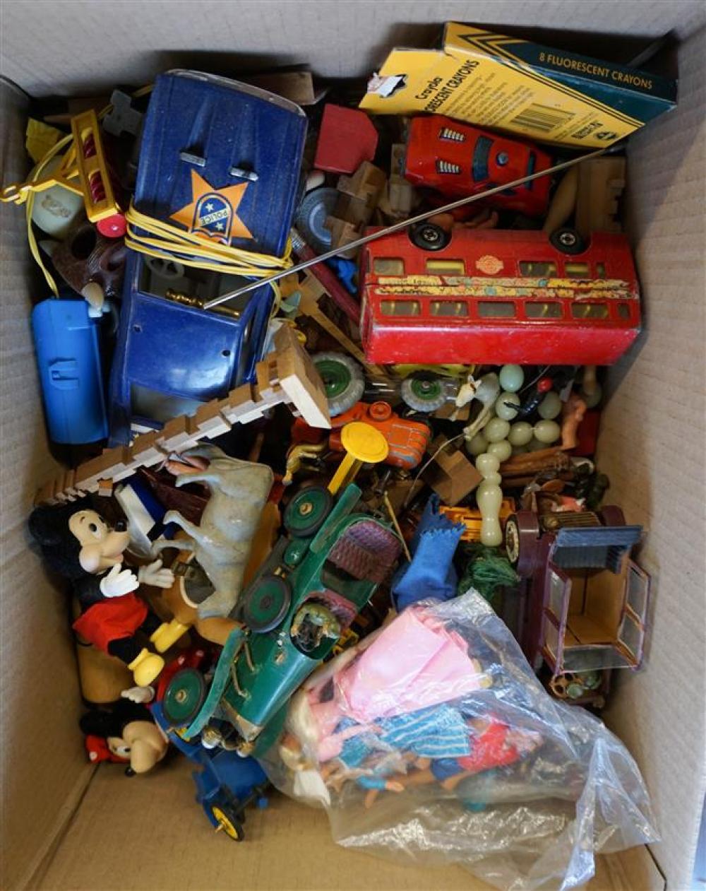 COLLECTION OF VINTAGE METAL TOYSCollection 321e8c