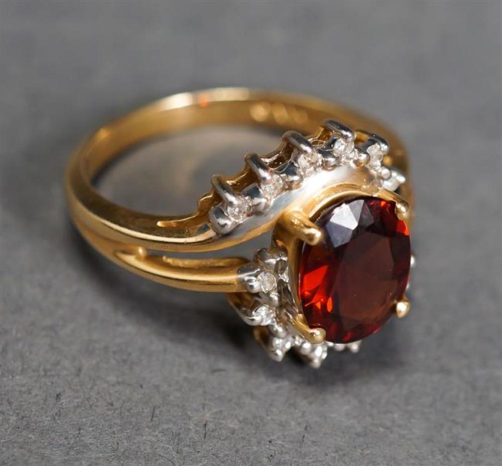 14 KARAT YELLOW GOLD GARNET AND 321fe9