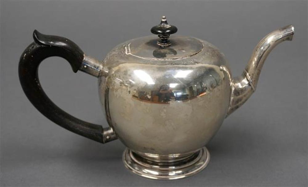 AMERICAN SILVER TEAPOT IN THE MANNER
