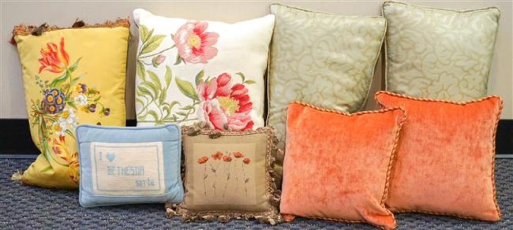 EIGHT ACCENT PILLOWSEight Accent Pillows