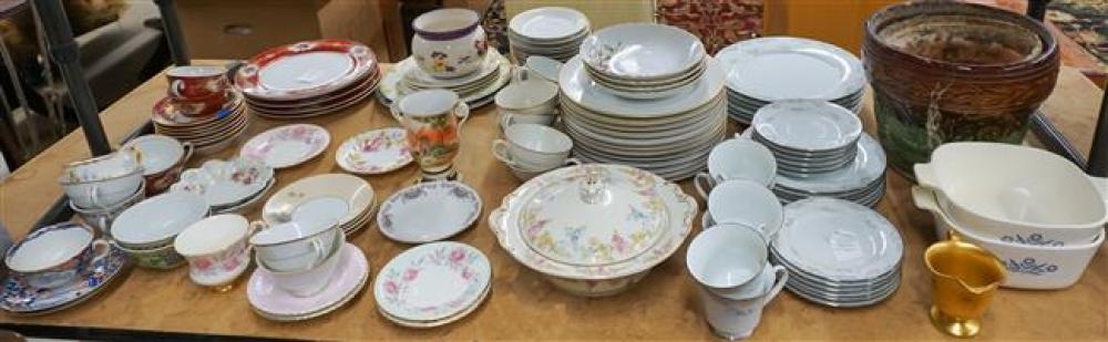 GROUP OF MOSTLY ASIAN PORCELAIN