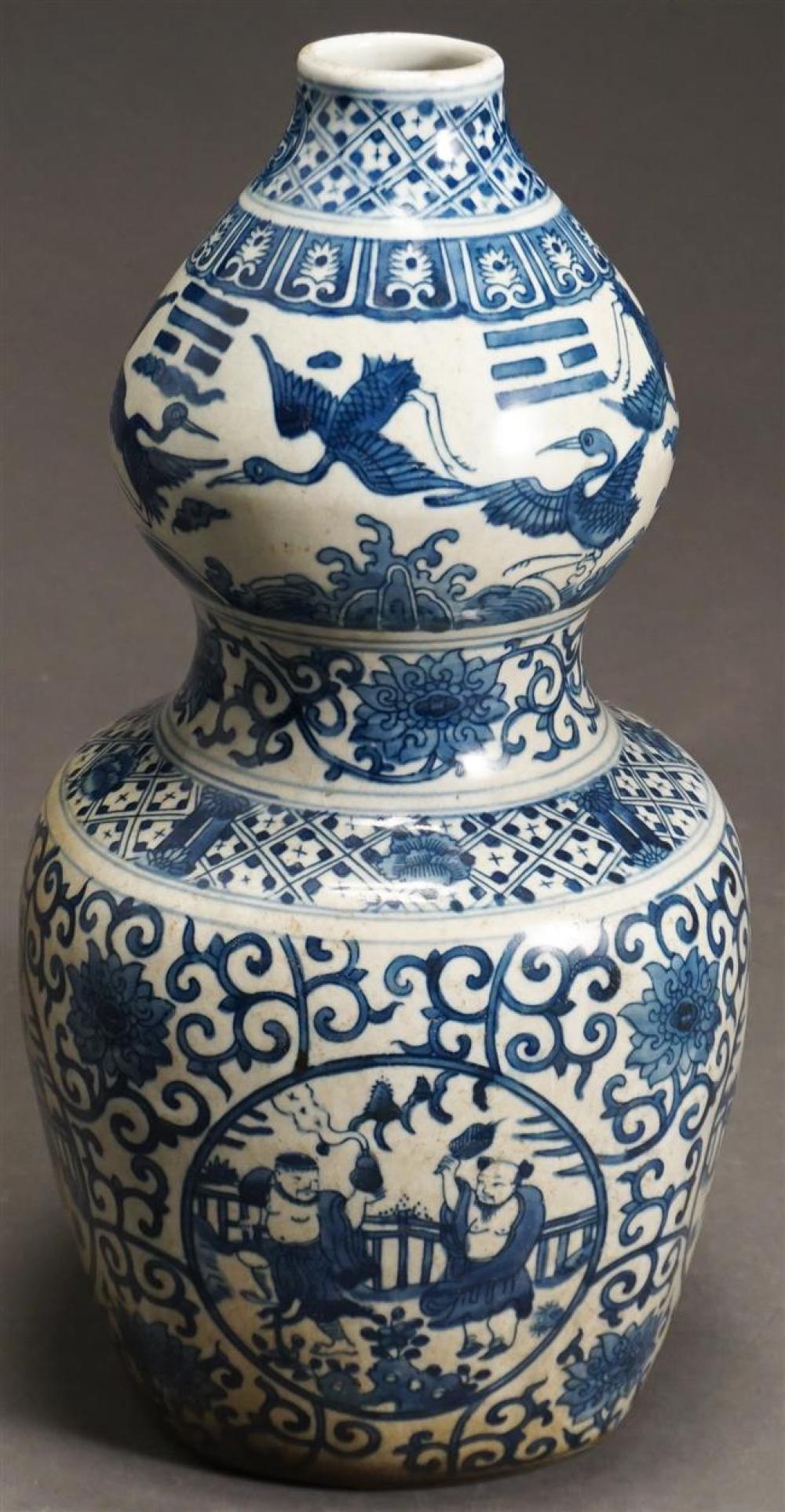 CHINESE MING STYLE BLUE AND WHITE