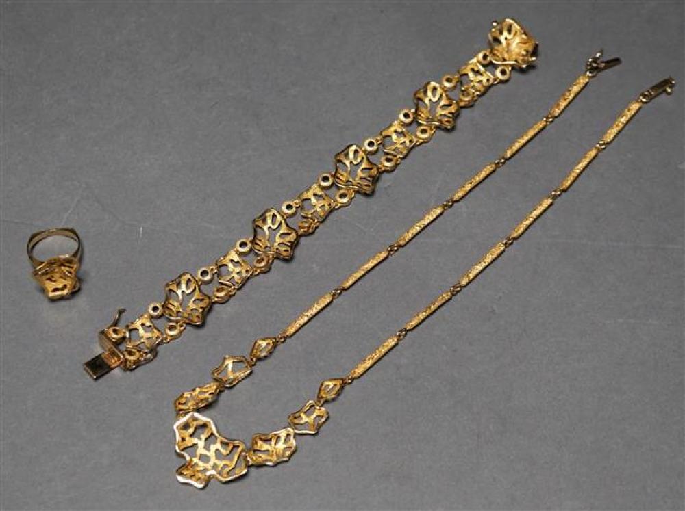 18-KARAT YELLOW GOLD NECKLACE,