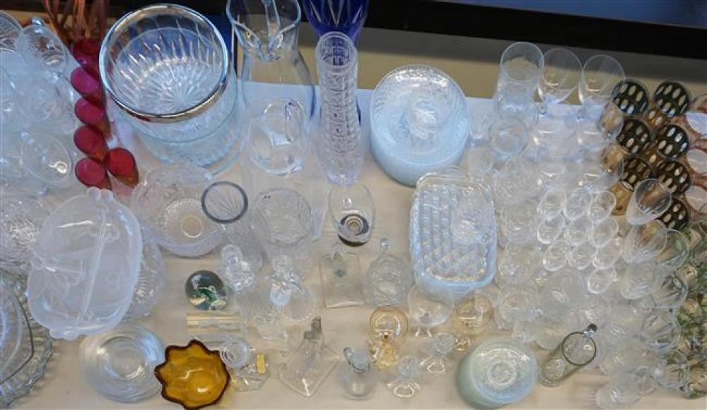 COLLECTION WITH GLASS BARWARE,