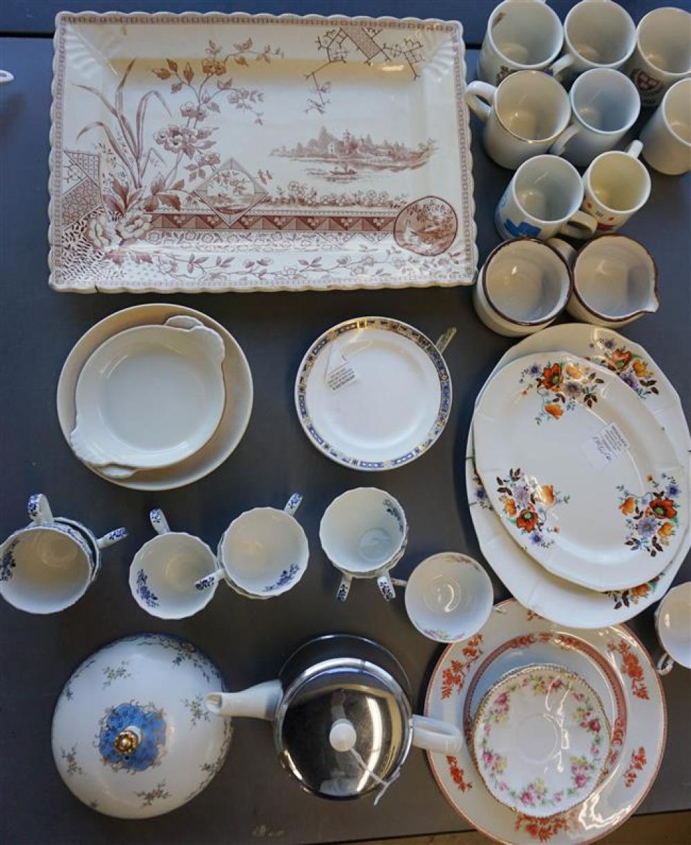 GROUP WITH PORCELAIN, IRONSTONE AND