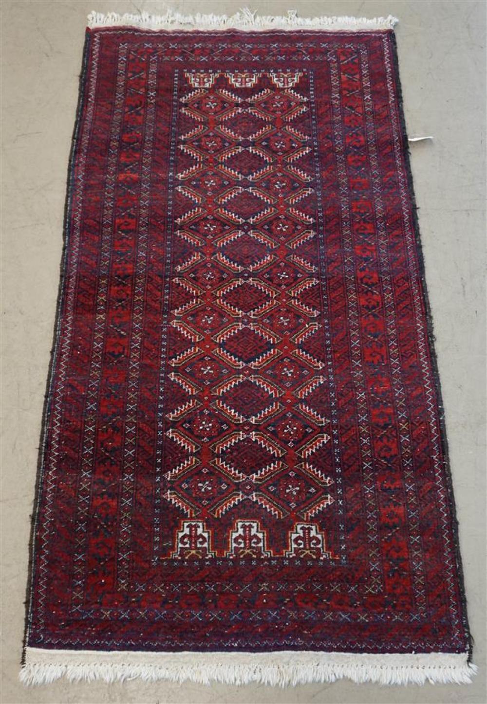 HAMIDAN AREA RUG 5 FT 10 IN X 322861