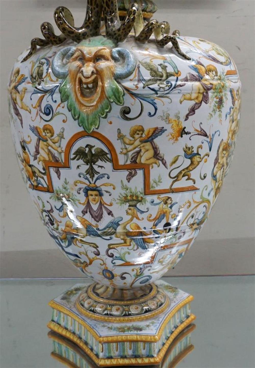 ITALIAN MAJOLICA DECORATED SERPENT 32287e