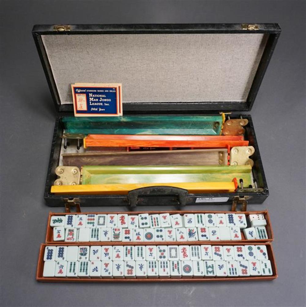 VINTAGE BAKELITE MAH JONGG SET