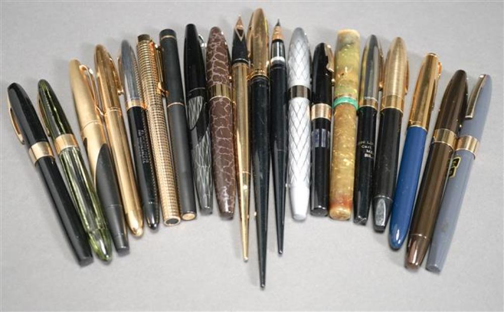 COLLECTION WITH TWENTY ONE SHEAFFER 322a8b