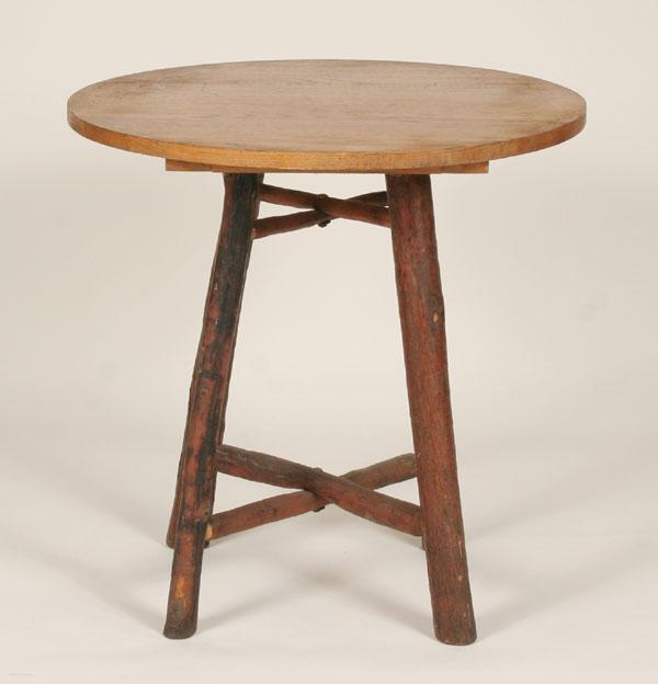 Round top hickory side/lamp table. 30