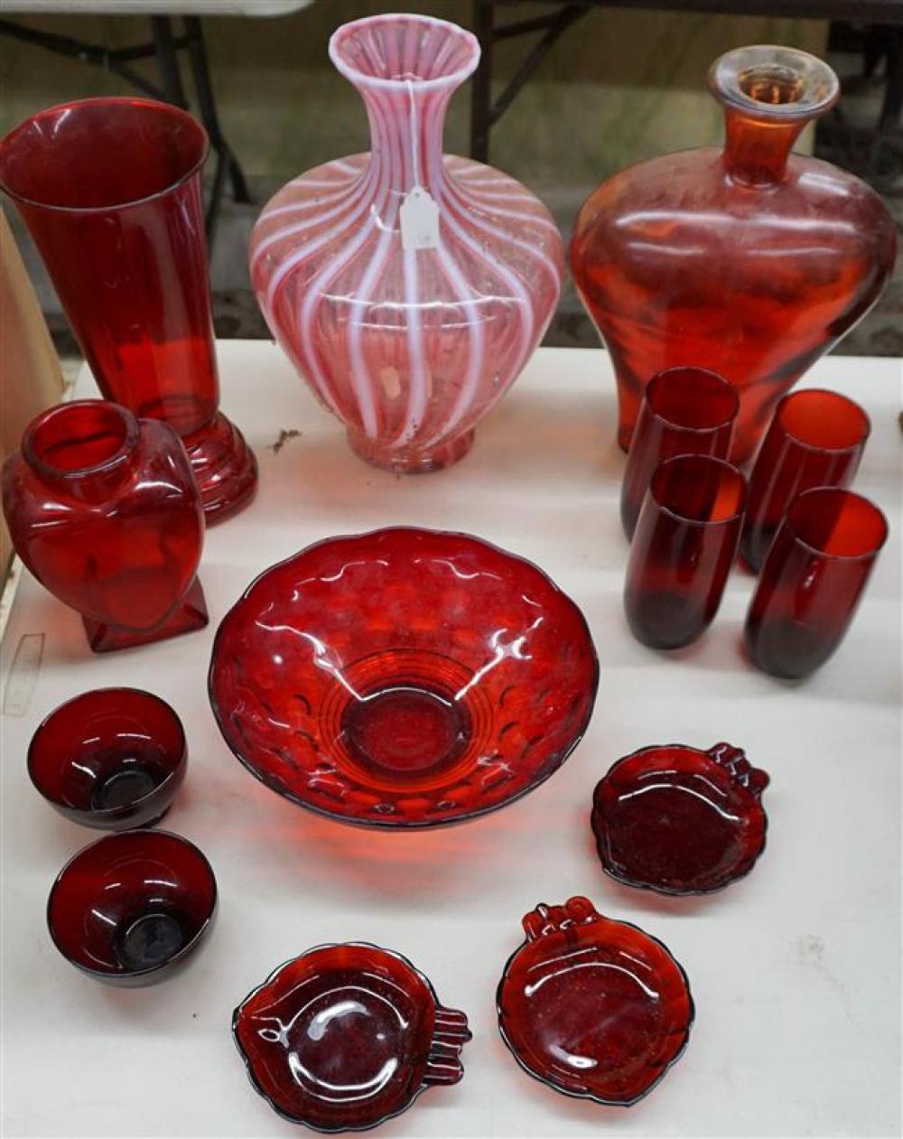 SMALL GROUP WITH MOSTLY RUBY GLASSWARE 322b16